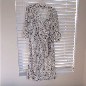 Gray and White Dress with Sleeves